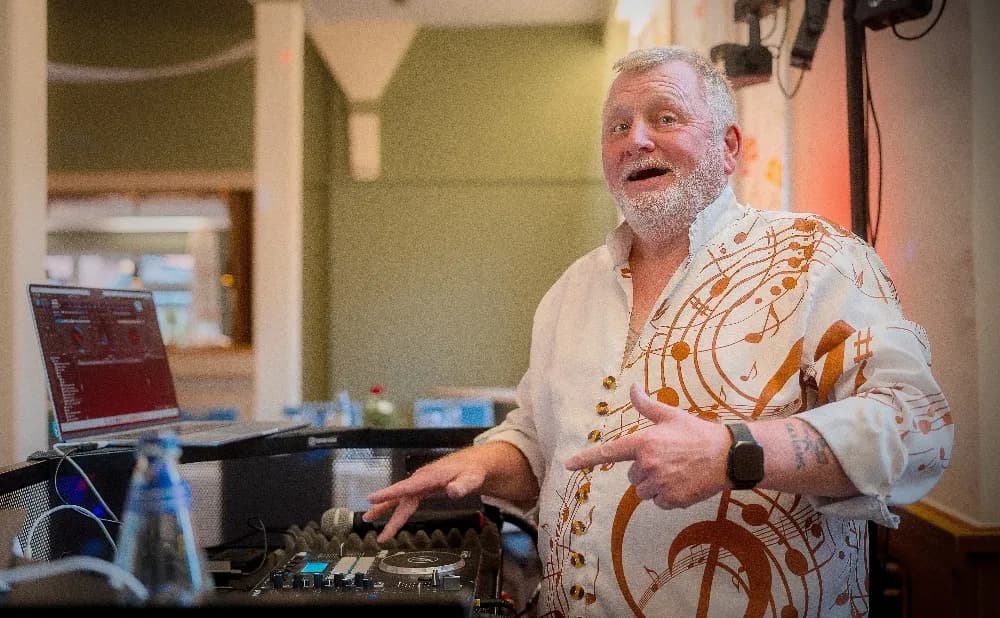DJ T‘Bee