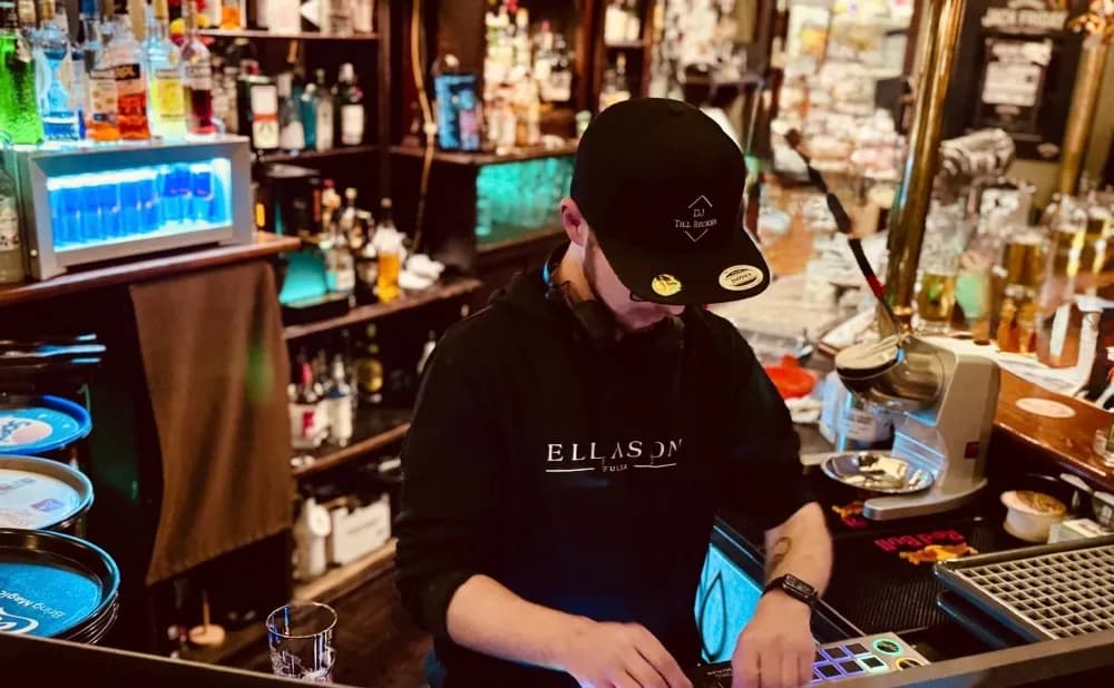 DJ Till Becker